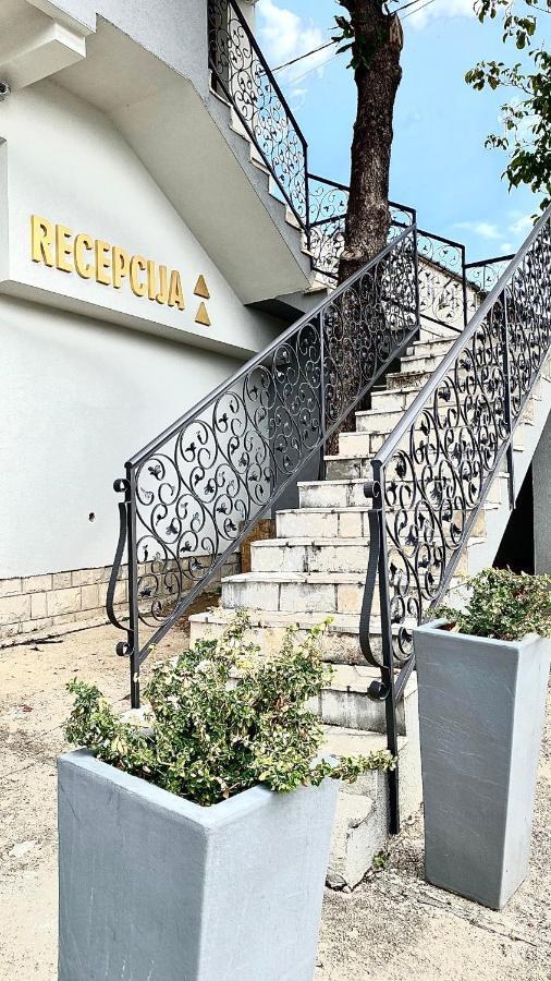 Hotel Olimpija Plus Херцег-Нови Экстерьер фото